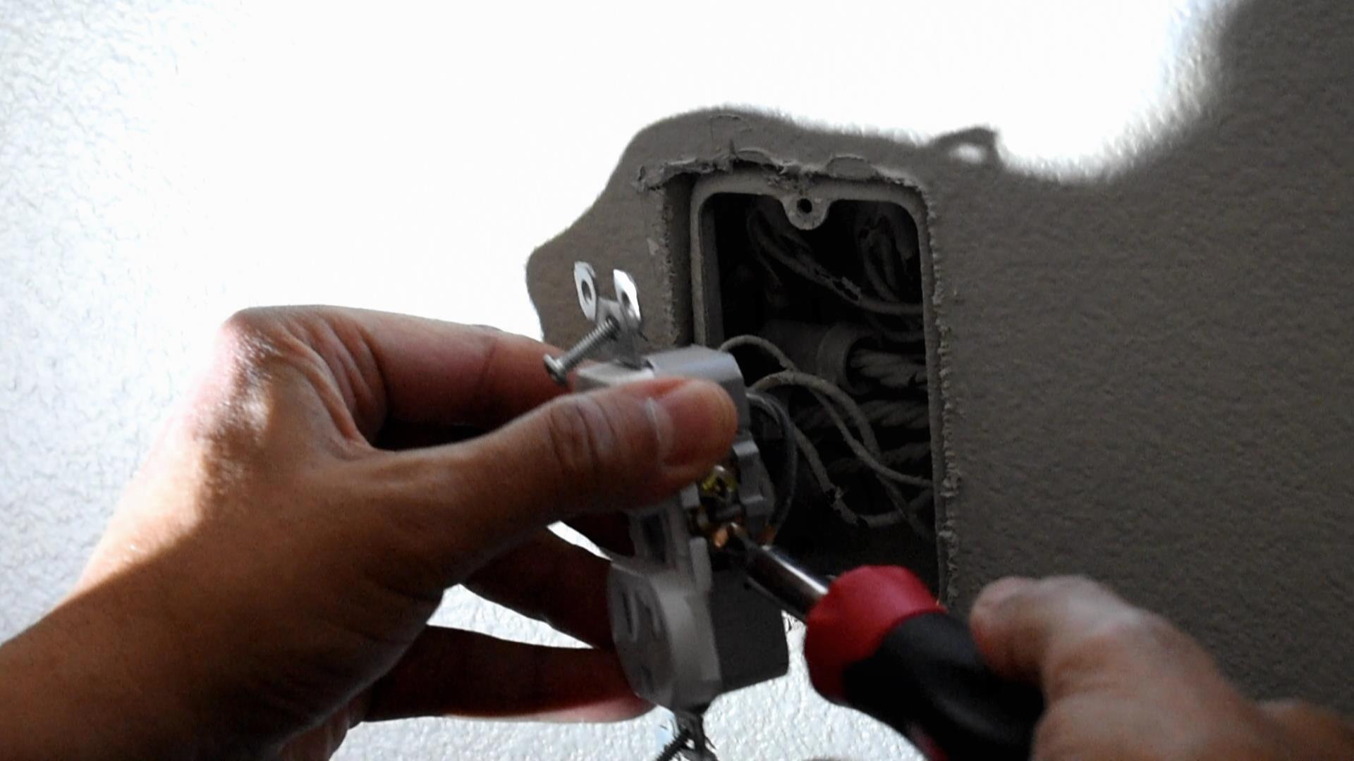 An Old Dog’s Approach to Replacing Electrical Outlets and Other&nbsp;Thoughts