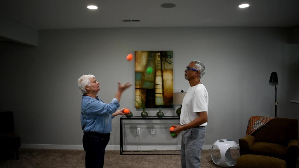 Two Person 5 Ball Passing Jitterbugging Juggling!
