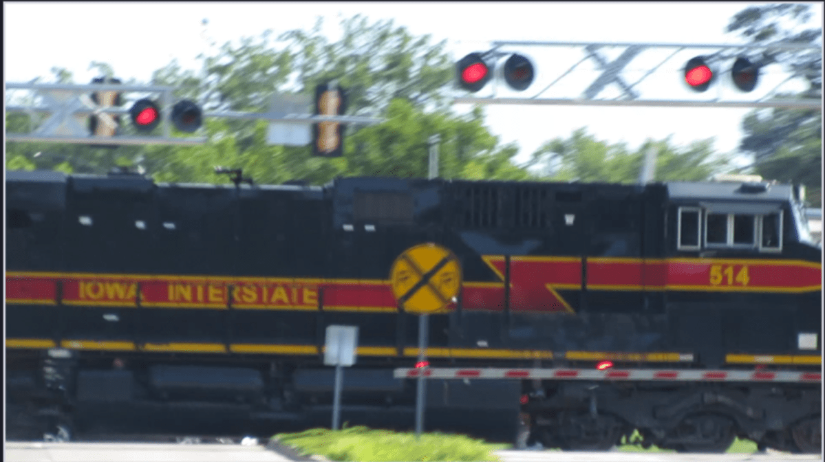 Thoughts as Train Cars Visualization in Mindfulness&nbsp;Meditation