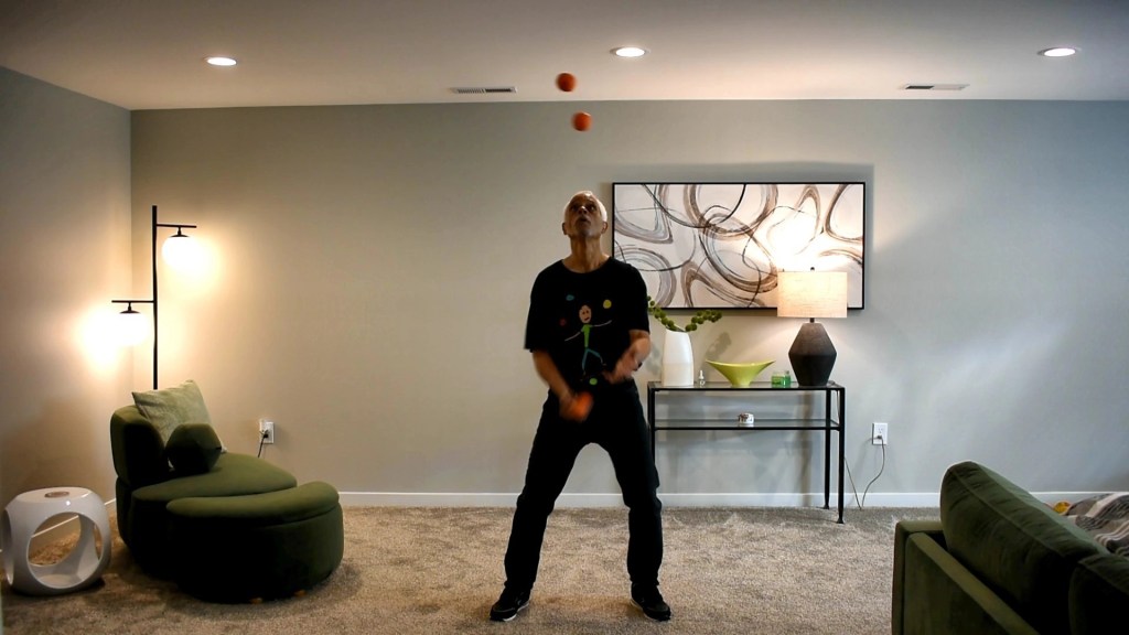 Practicing the Rainbow Cross Juggling&nbsp;Trick